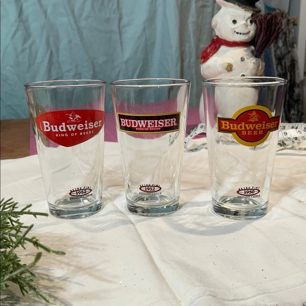 Budweiser Logo 14 piece Glass Set - Red and Black Accents - Picture 3 of 4